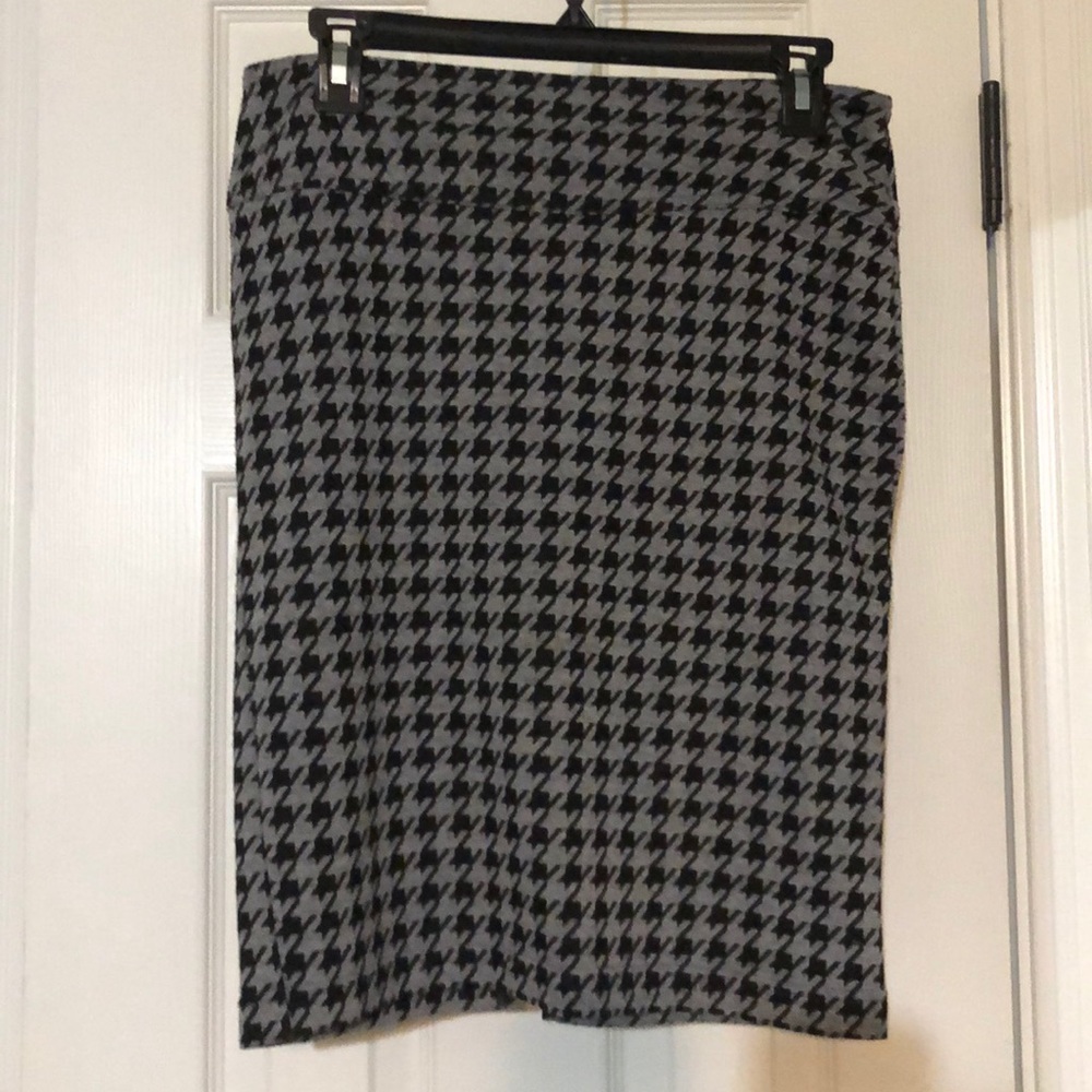 houndstooth black and gray straight skirt